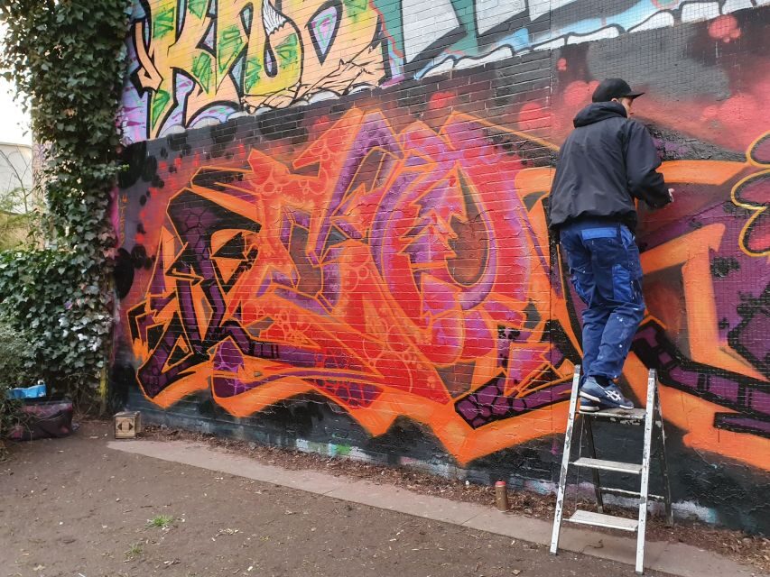 Alternative Hamburg / Street Art Private Tour - Karoviertel’s cafe culture and an urban greenhouse project