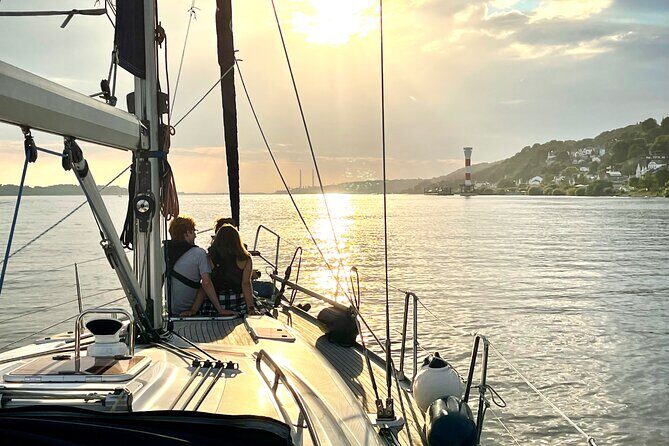 Authentic Sailingtrip "To the Gates of Hamburg" from Wedel - When Weather Shifts on the Elbe