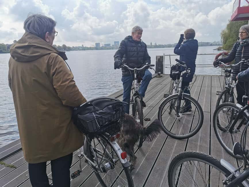 Celebs, Waterfronts and Nature Cycle Tour - Canals, Goldbekufer, and Winterhuder Kanal: where the scenery gets personal