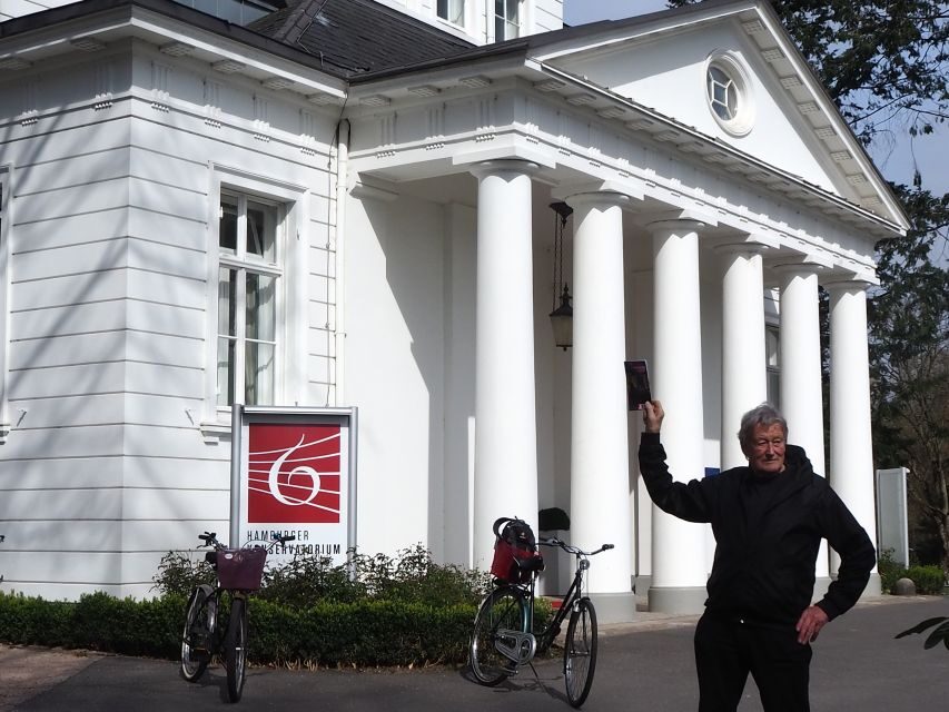 Celebs, Waterfronts and Nature Cycle Tour - Starting at the University of Hamburg: quick setup, then off