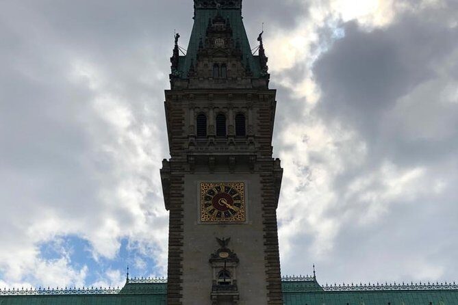 Citybeering - Walk with funny and interesting stories while having local beers - Little Alster vibes: Rathausmarkt, Jungfernstieg, and Deichstrasse details