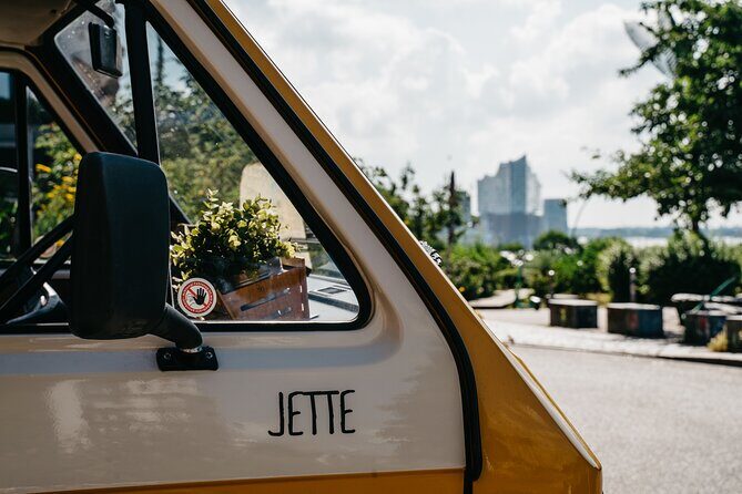 Discover Hamburg in a retro Bulli - Price and value: what about $45.38 for 2 hours?