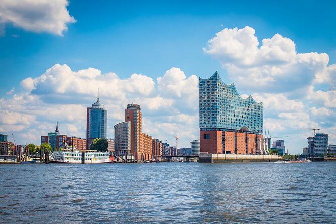 Discover Hamburg Walking Tour - A 2.5-hour sampler of Old Town, warehouses, and water views