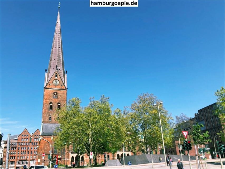 Free tour: Centro Histórico. Tú decides el precio al final - St. Nikolai Memorial, Trostbrücke, and Domplatz Stops That Add Meaning