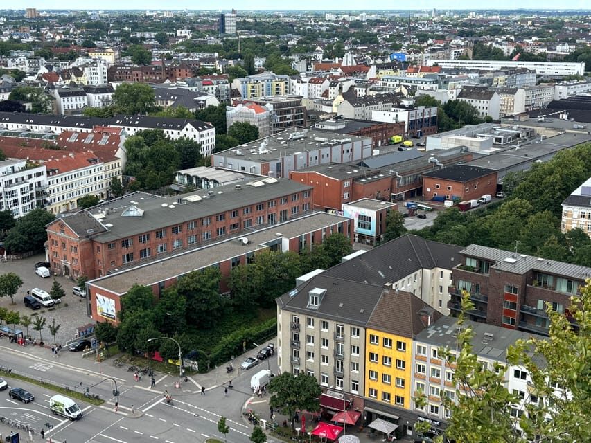 German guided insider tour of Hamburg's Schanzenviertel - The walk begins in the everyday Schanze maze