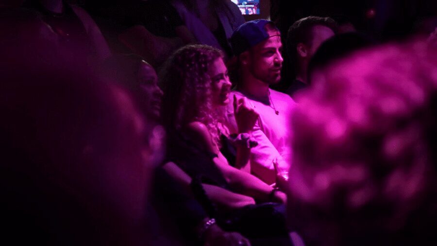 GET UP Comedy in Hamburg - Life is too short not to laugh! - Harburg at Stellwerk: Sunday Evening Comedy with a Cult-Club Feel