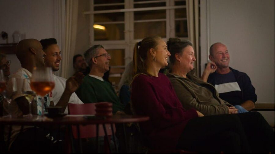 GET UP Comedy in Hamburg - Life is too short not to laugh! - Your 2 Hours of Comedy: What the Experience Feels Like