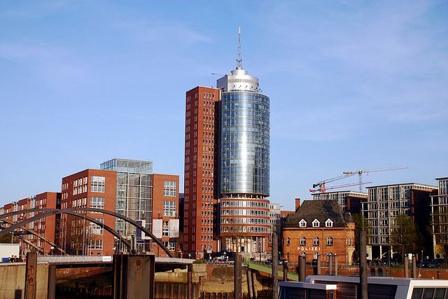 Hamburg: 1.5-Hour Comedy Bus Tour in German - Why a rolling stand-up stage on Hamburg’s Reeperbahn makes sense
