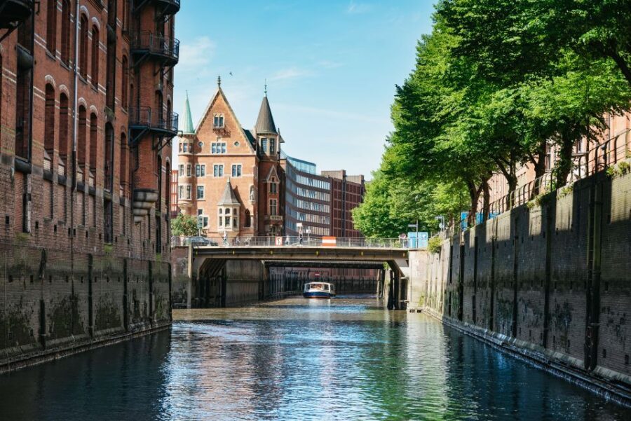 Hamburg: 1.5-Hour Harbor and Speicherstadt Day Cruise - Weather, Boat Roof, and What to Pack for a 90-Minute Sail
