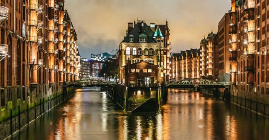 Hamburg: 1.5h Grand Harbor Evening Lights Cruise - Hamburg’s harbor lights: the real advantage of a 90-minute cruise