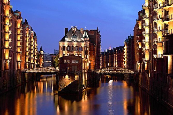 Hamburg: 1-hour evening light cruise - Port-Glow Hamburg: why this short cruise works