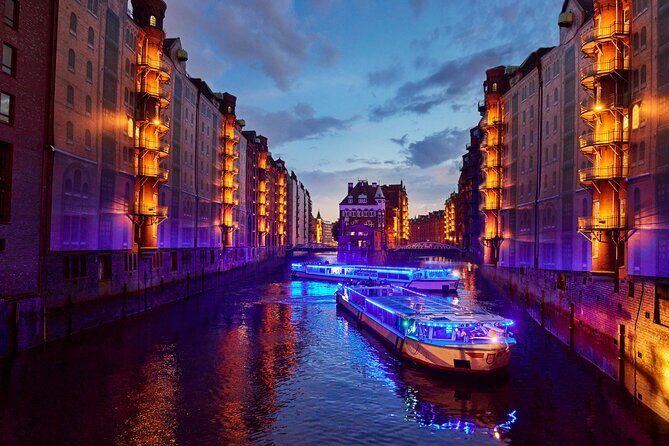 Hamburg: 1-hour evening light cruise - The one-hour route: what you’ll see as the light fades