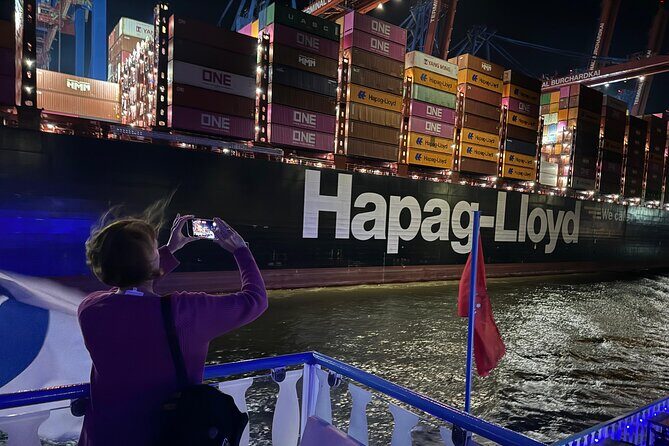 Hamburg: 1-hour evening light cruise - What makes it fun (and what can derail your evening)