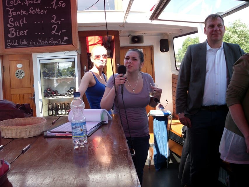 Hamburg: 1-Hour Harbor Cruise - Following the Story: German Live Audio Over the Boat + English App on Your Phone