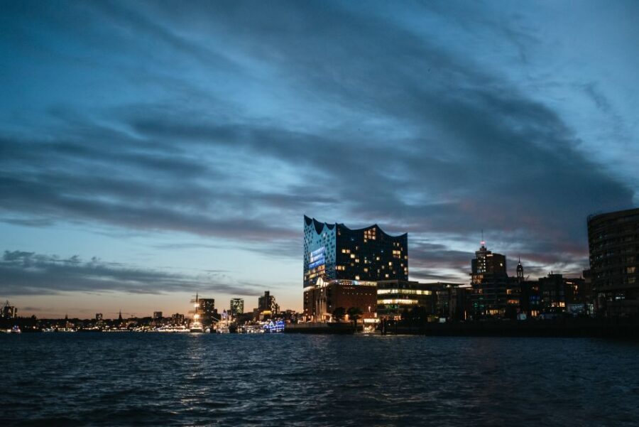 Hamburg: 1-Hour Harbor Evening Lights Cruise - A one-hour evening cruise that actually feels worth it