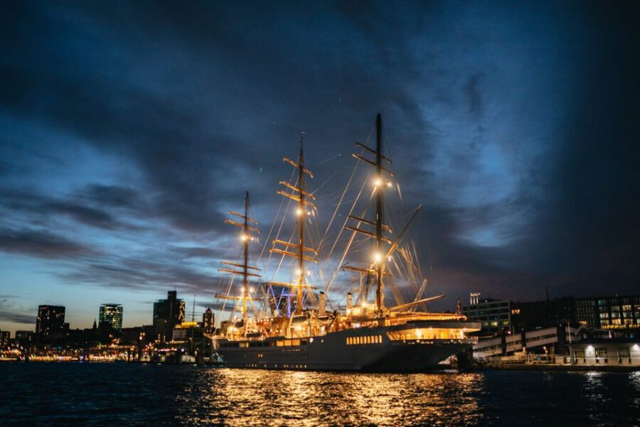 Hamburg: 1-Hour Harbor Evening Lights Cruise - Getting the best seat: window views beat everything for this route