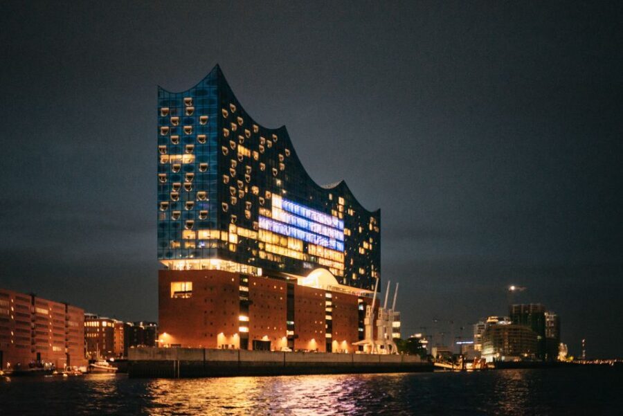 Hamburg: 1-Hour Harbor Evening Lights Cruise - FAQ