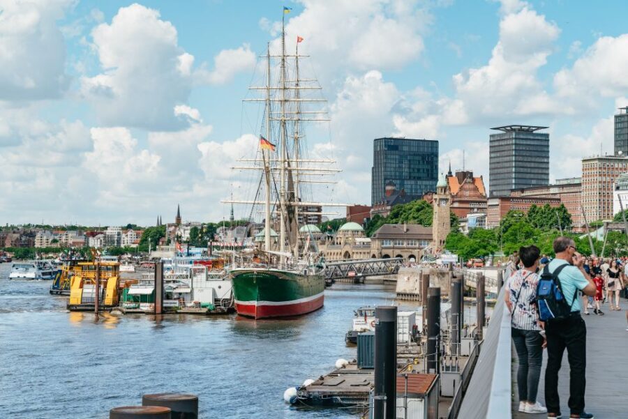 Hamburg: 1-Hour Harbor Sightseeing Cruise with HafenCity - Onboard Comfort: Sun Deck, Panoramic Lounge, and What to Bring