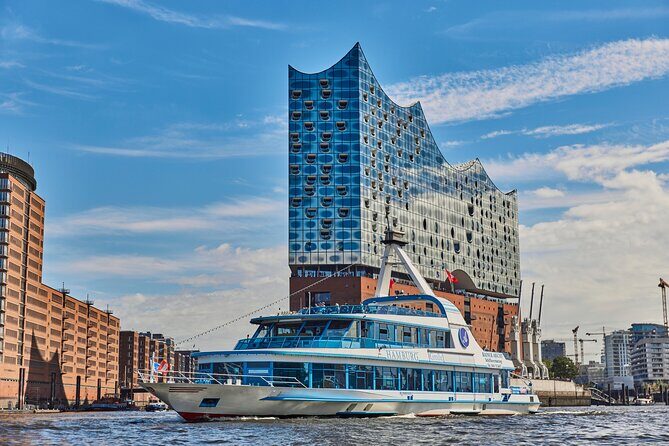 Hamburg: 1-hour harbor tour - St. Pauli Landungsbrücken area: where the harbor looks alive