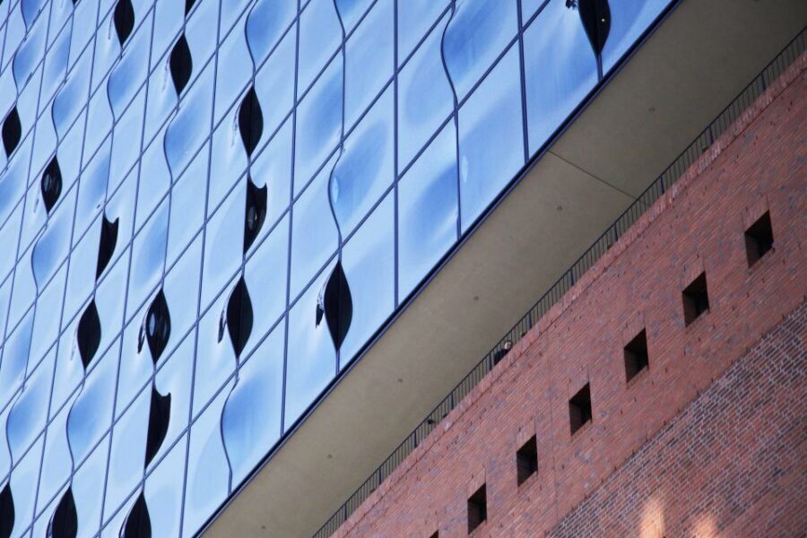 Hamburg: 2.5-Hour Discovery Tour - Rathaus to Deich Street: The Old Town Intro That Sets the Tone