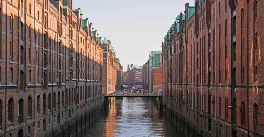 Hamburg: 2.5-Hour Discovery Tour - St. Nikolai Memorial and the WWII Stories You Can’t Skip
