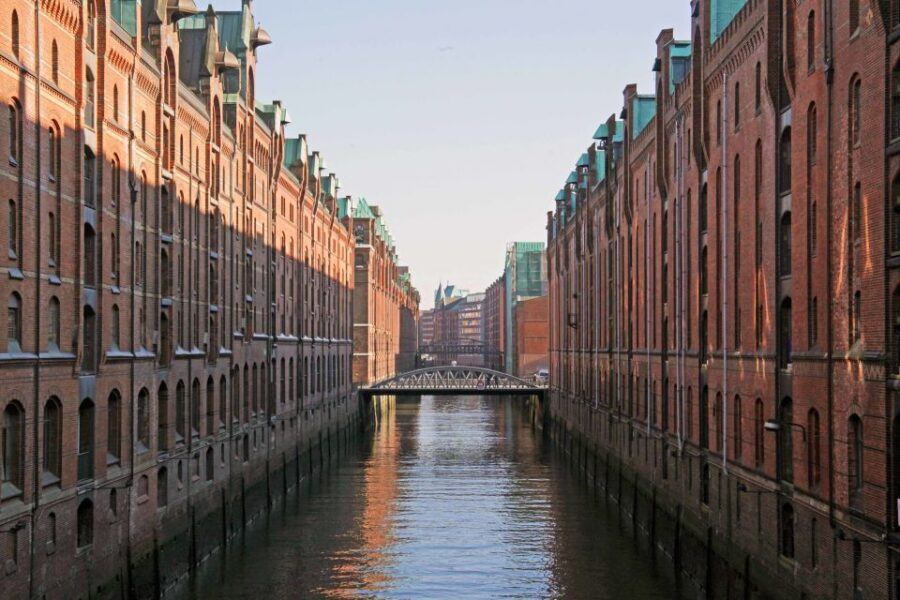 Hamburg: 2.5-Hour Discovery Tour - Hamburg’s Maritime Engine: From Free City to Cosmopolitan Port