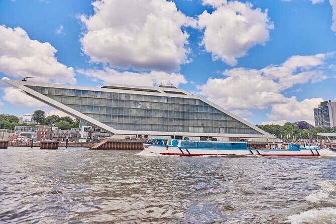 Hamburg: 2-hour harbor cruise - The St. Pauli piers setup: where the cruise life meets cargo life