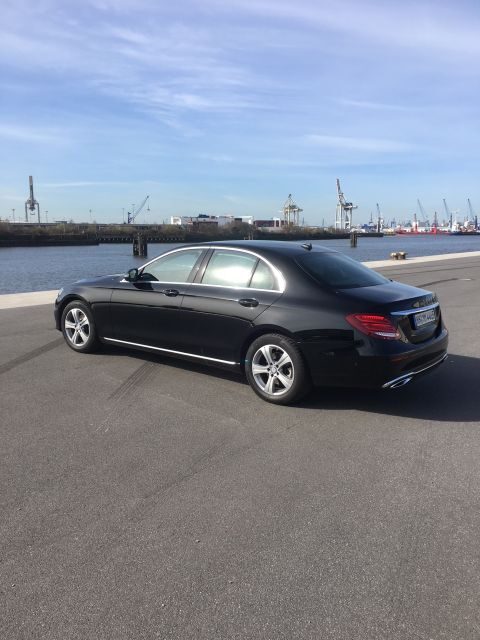 Hamburg: 3-Hour Limousine Tour with Driver-Guide - Price and value: what $324 per group really buys