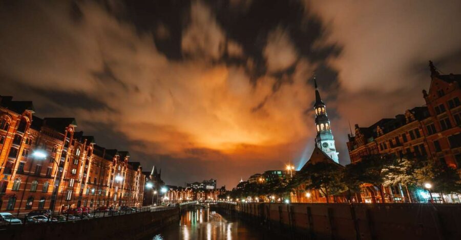 Hamburg: 90-Minute Evening Lights Harbor Cruise - Meeting at Landungsbrücken Bridge 10 without wasting time
