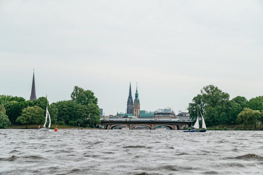 Hamburg: Alster River Sailing Tour on a 2-Masted Sailboat - 2) The boat: a classic wooden cutter built for real sailing