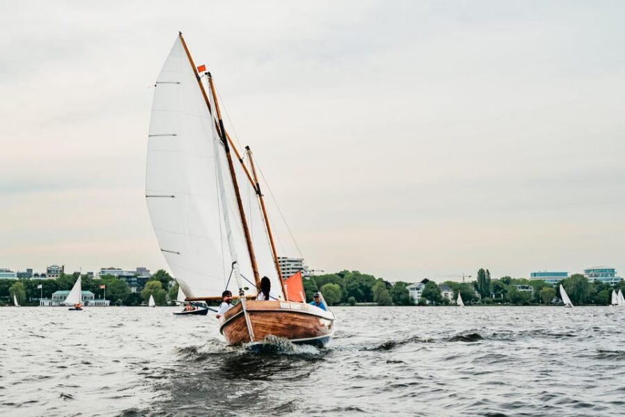Hamburg: Alster River Sailing Tour on a 2-Masted Sailboat - 5) When you should expect this to feel calm vs. sporty