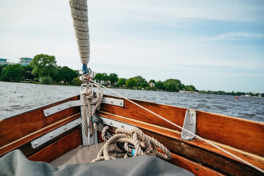 Hamburg: Alster River Sailing Tour on a 2-Masted Sailboat - 6) What the 90 minutes is really like (timing and flow)