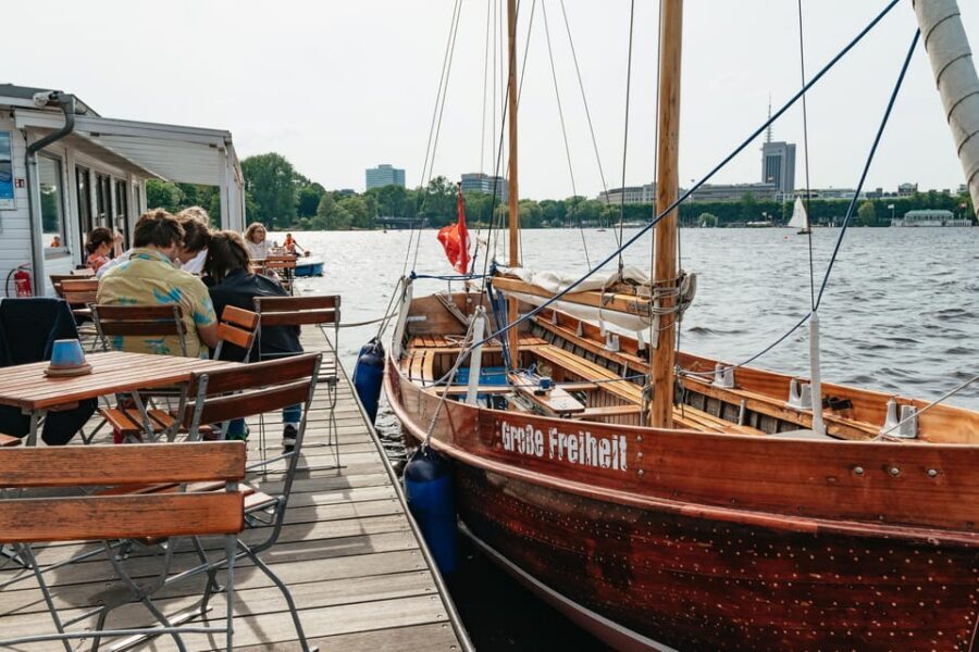 Hamburg: Alster River Sailing Tour on a 2-Masted Sailboat - 8) Small group size: why up to 10 people changes the feeling