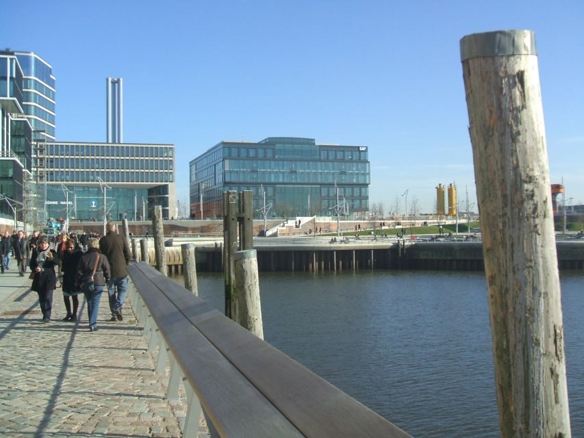 Hamburg: Bike Tour of the Speicherstadt & Old Harbor - Back through St. Pauli piers and the lively harbor edge