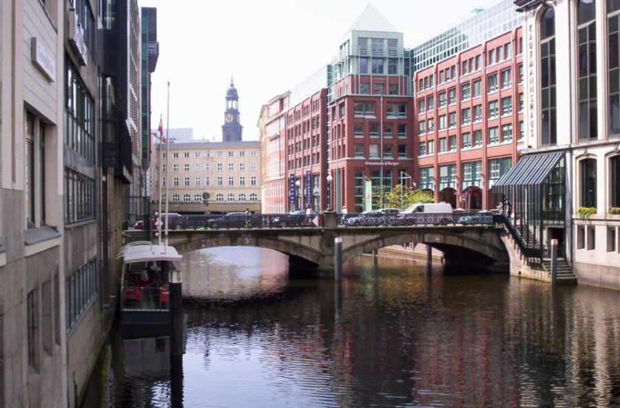 Hamburg: City Tour by Bike with Elbphilharmonie - Riding from Rotherbaum to the Alster lakes: where Hamburg opens up