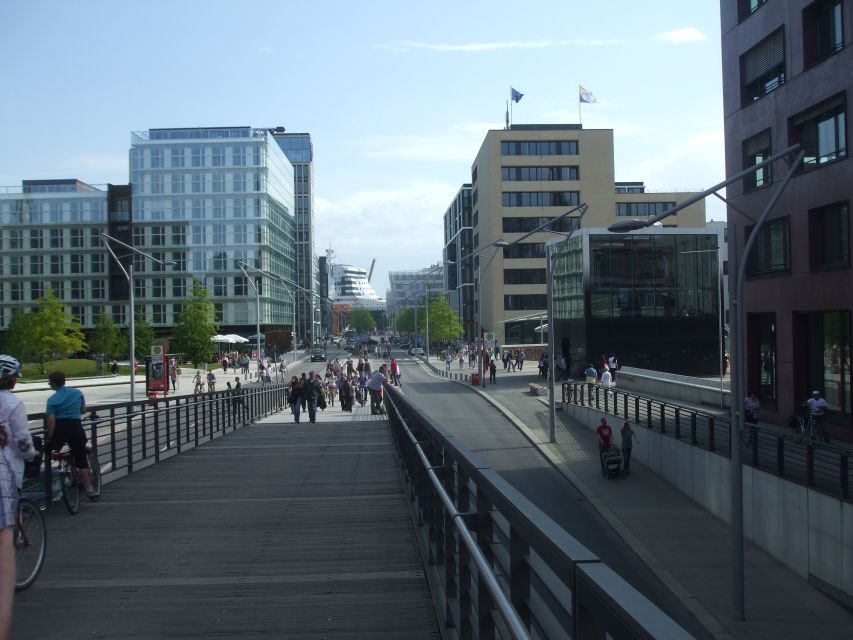 Hamburg: City Tour by Bike with Elbphilharmonie - Gängeviertel and the Brahms marker: art in a preserved neighborhood