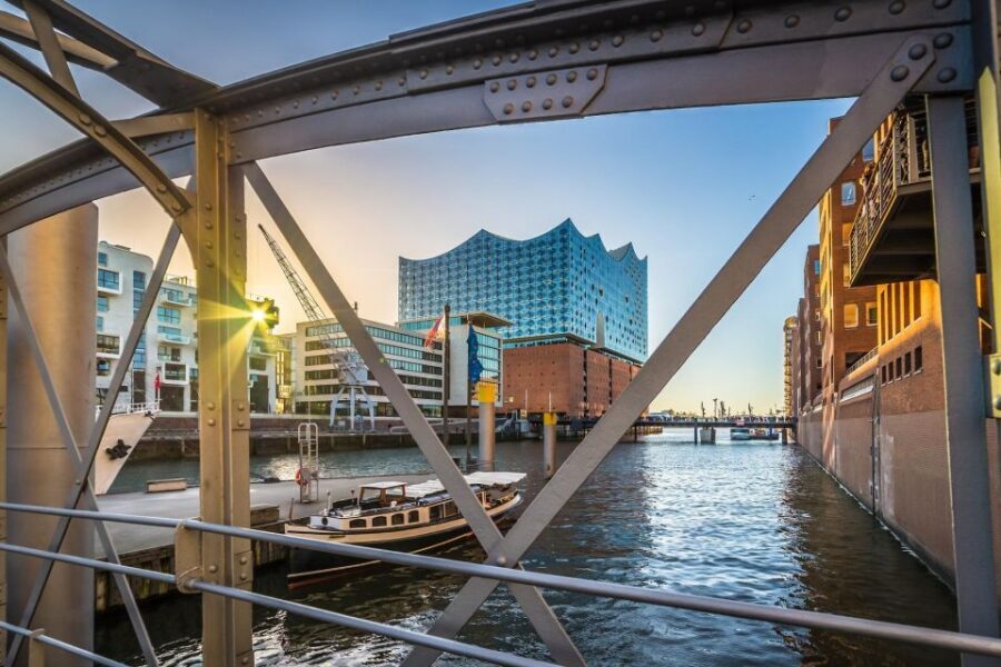 Hamburg Combi: 1,5h Evening Cruise & 2h Reeperbahn Tour - Reeperbahn Walking Tour: From Dancing Towers to Grosse Freiheit