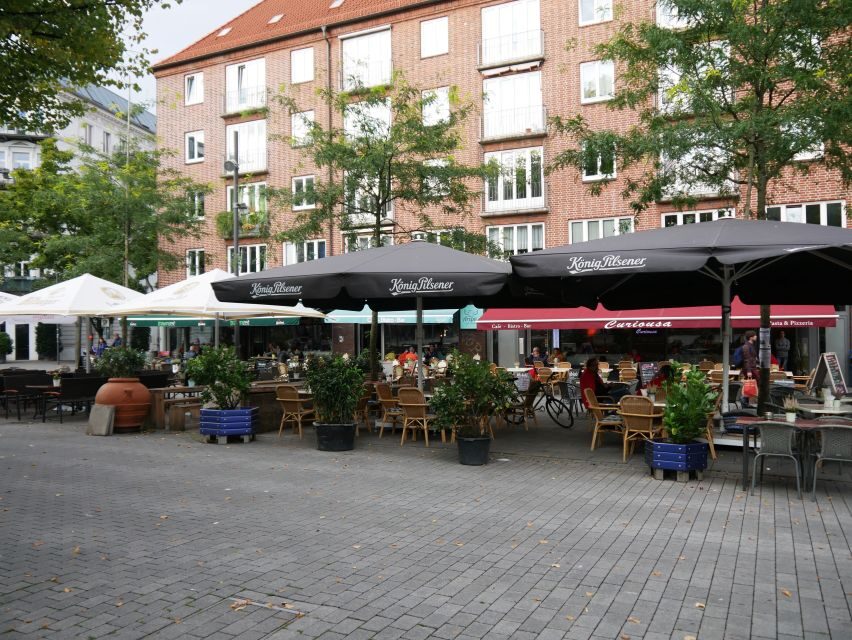 Hamburg: Culinary Insider Tour of St. Georg - Meeting in the right place: Heidi-Kabel-Platz and Ohnsorg Theater