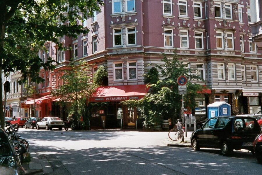 Hamburg: Downtown, Alster & Creative Neighborhoods by Bike - Karolinenviertel: quick photo stop, big atmosphere