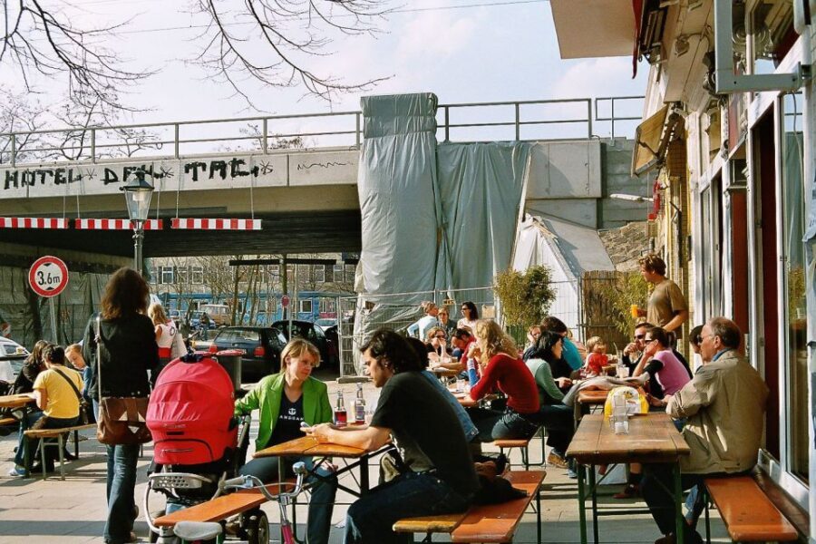 Hamburg: Downtown, Alster & Creative Neighborhoods by Bike - St. Pauli and Hafenstraße: streetlife, pubs, and the Portuguese Quarter