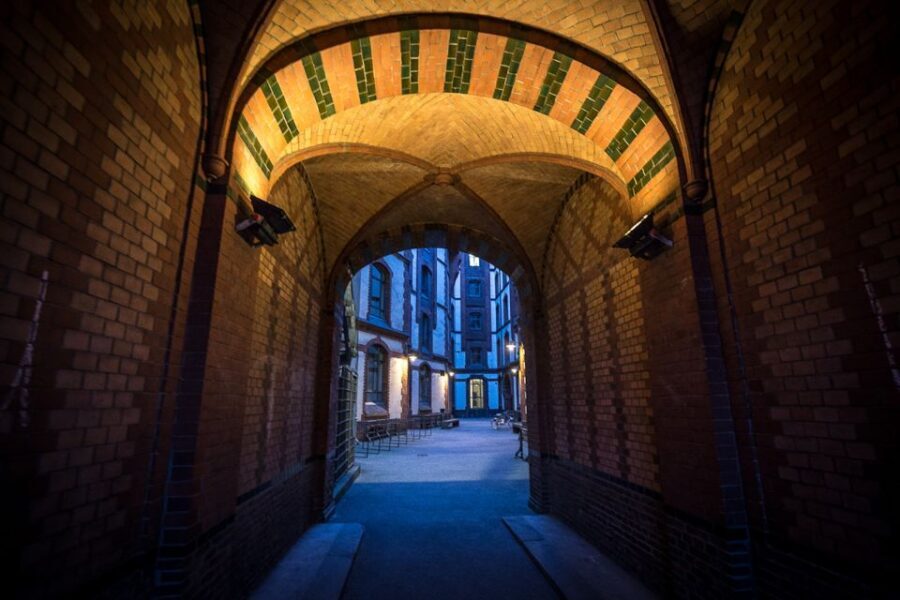 Hamburg: Eerie Speicherstadt Tour - Start at St. Katharinen: your launch point for a spooky Hamburg night