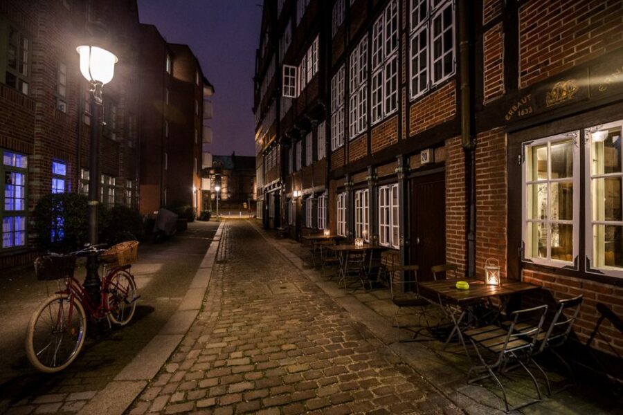 Hamburg: Eerie Speicherstadt Tour - The dark stories you’ll hear: death, devils, witch hunts, sea monsters
