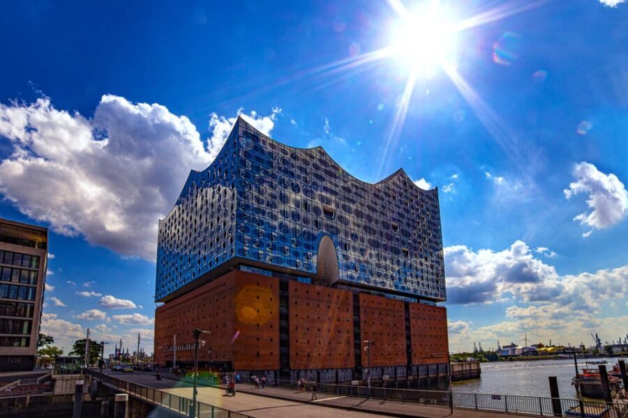 Hamburg: Elbphilharmonie Highlights and Plaza Guided Tour - Mahatma-Gandhi-Brücke viewpoints: How the exterior story clicks