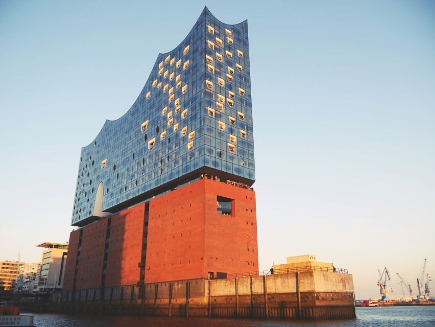 Hamburg: Elphi Plaza Guided Tour with Störtebeker Beer - Where it starts: Baumwall and how you’ll find your group