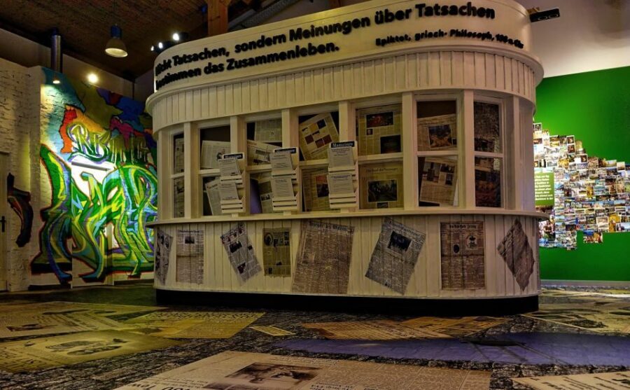 Hamburg: Emigration Museum BallinStadt Entry Ticket - Your family history research station: turning exhibits into personal meaning