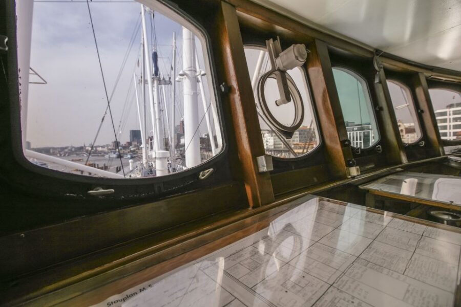 Hamburg: Entrance to the Museum Ship Cap San Diego - Cap San Diego in Hamburg: Why this museum ship feels different