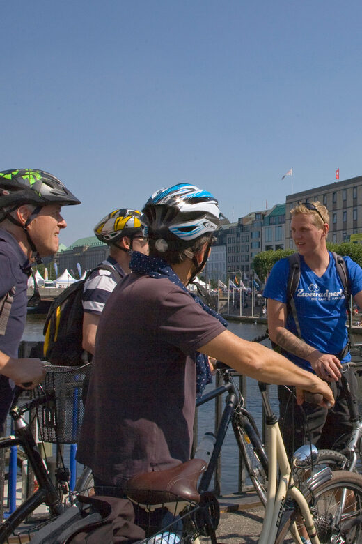 Hamburg: Guided Bike Tour - Town Hall, Jungfernstieg, and the Alster: The Center in One Pass