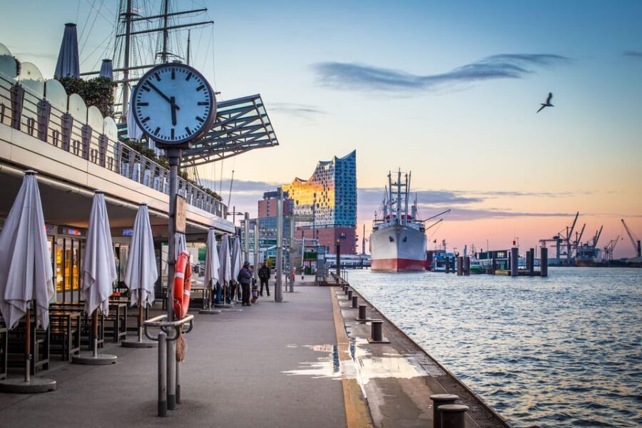 Hamburg: Guided Bike Tour - Landungsbrücken, Harbor Views, and the Old Elbe Tunnel Moment