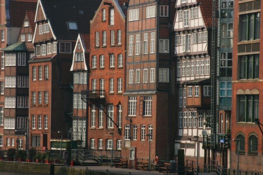 Hamburg: Guided Walking Tour - Starting at the Town Hall: how the tour gets you oriented