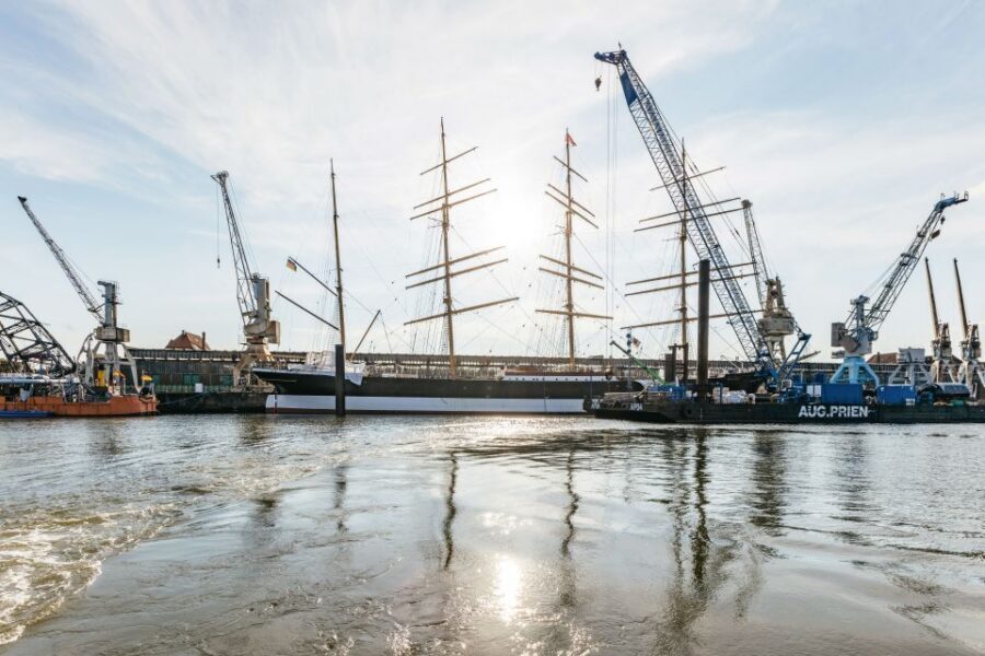 Hamburg: Harbor Cruise with Wine and Cheese - Getting There: The Meeting Point Is a Small Adventure